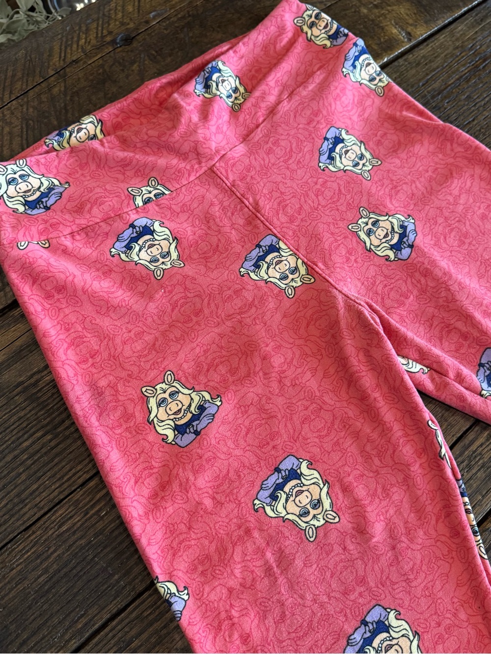 Lularoe Miss Piggy Muppet Print Leggings